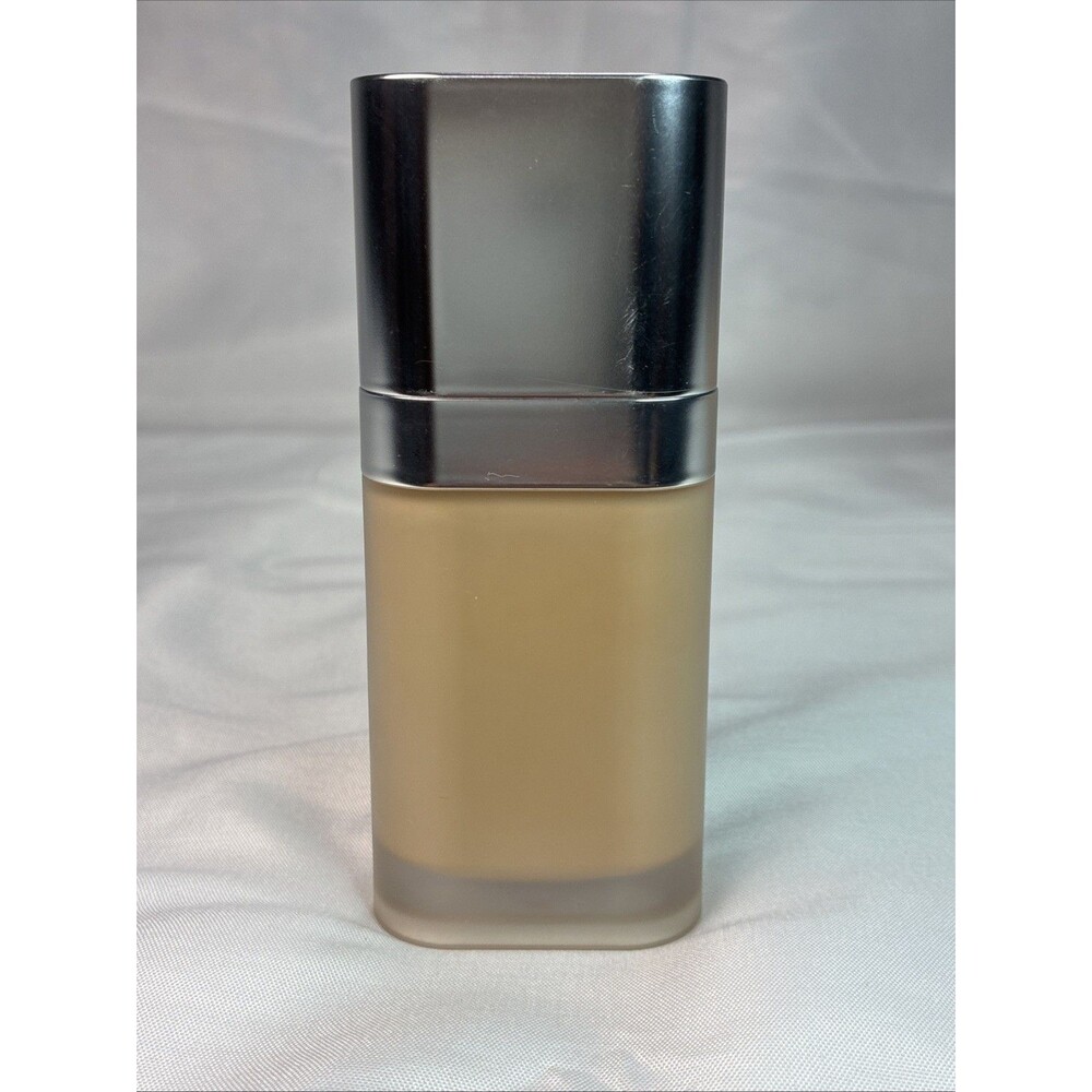 R.E.M Beauty Sweetener Foundation Shade Light 1N NWOB 1 fl Oz